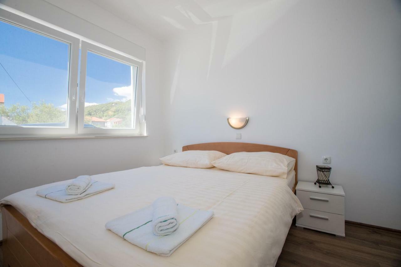 Apartments Petrusic Supetarska Draga Exterior photo