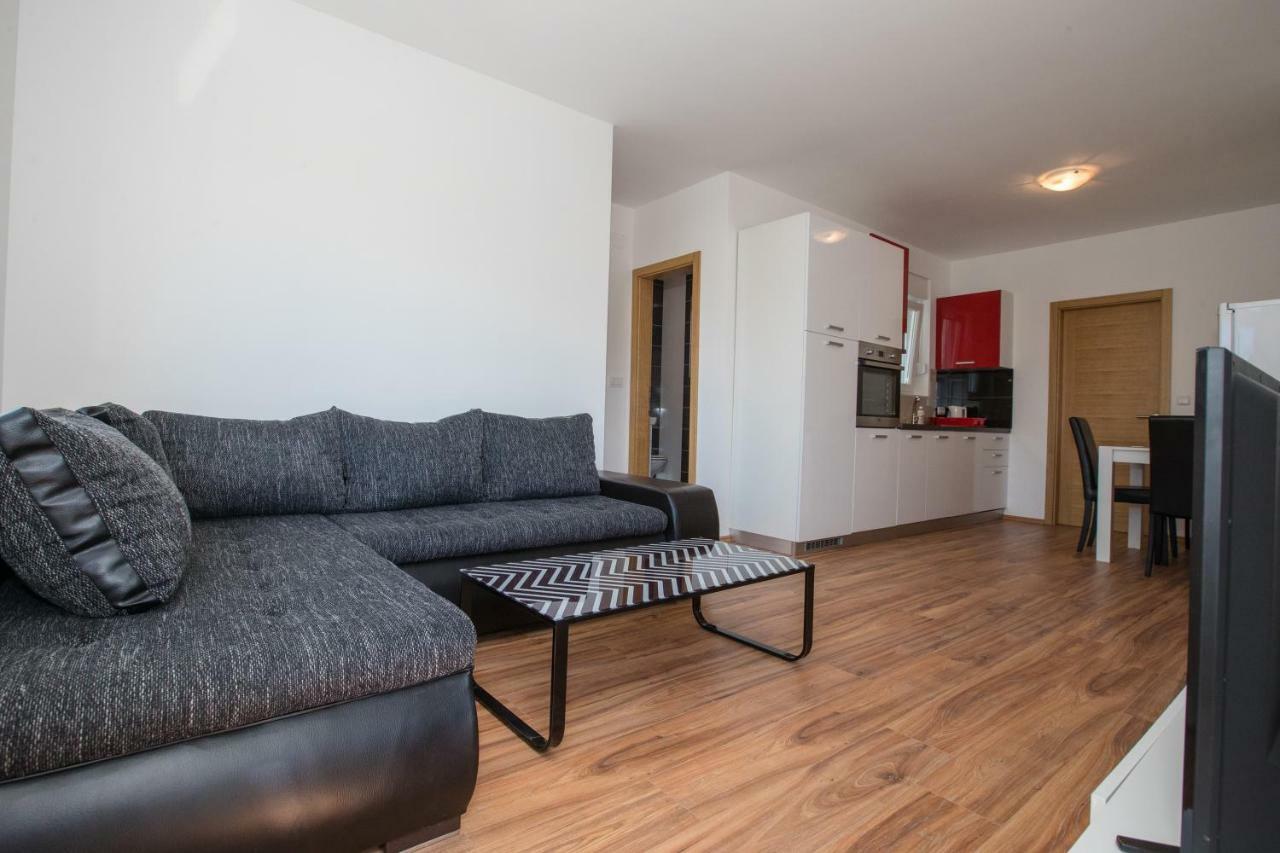 Apartments Petrusic Supetarska Draga Exterior photo
