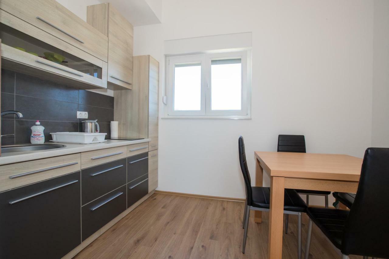 Apartments Petrusic Supetarska Draga Exterior photo